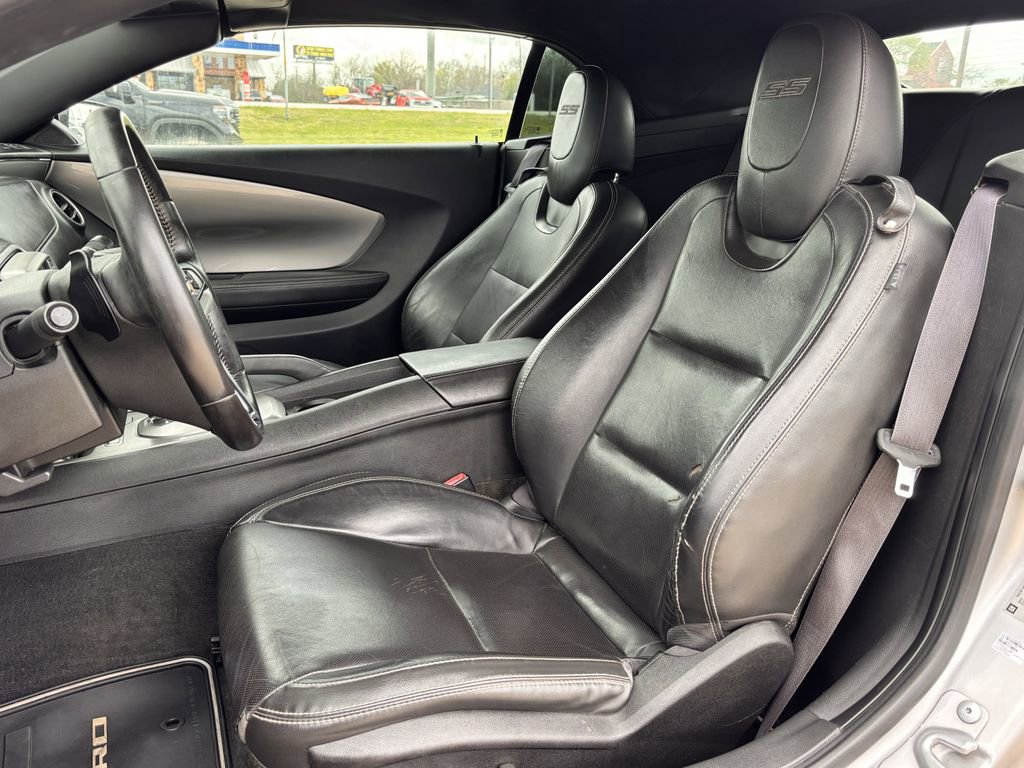 Used 2015 Chevrolet Camaro SS image 23