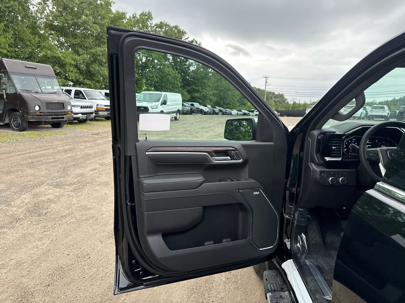 New 2026 GMC Sierra 1500 SLT w/ SLT Premium Plus Package AWD/4WD image 11