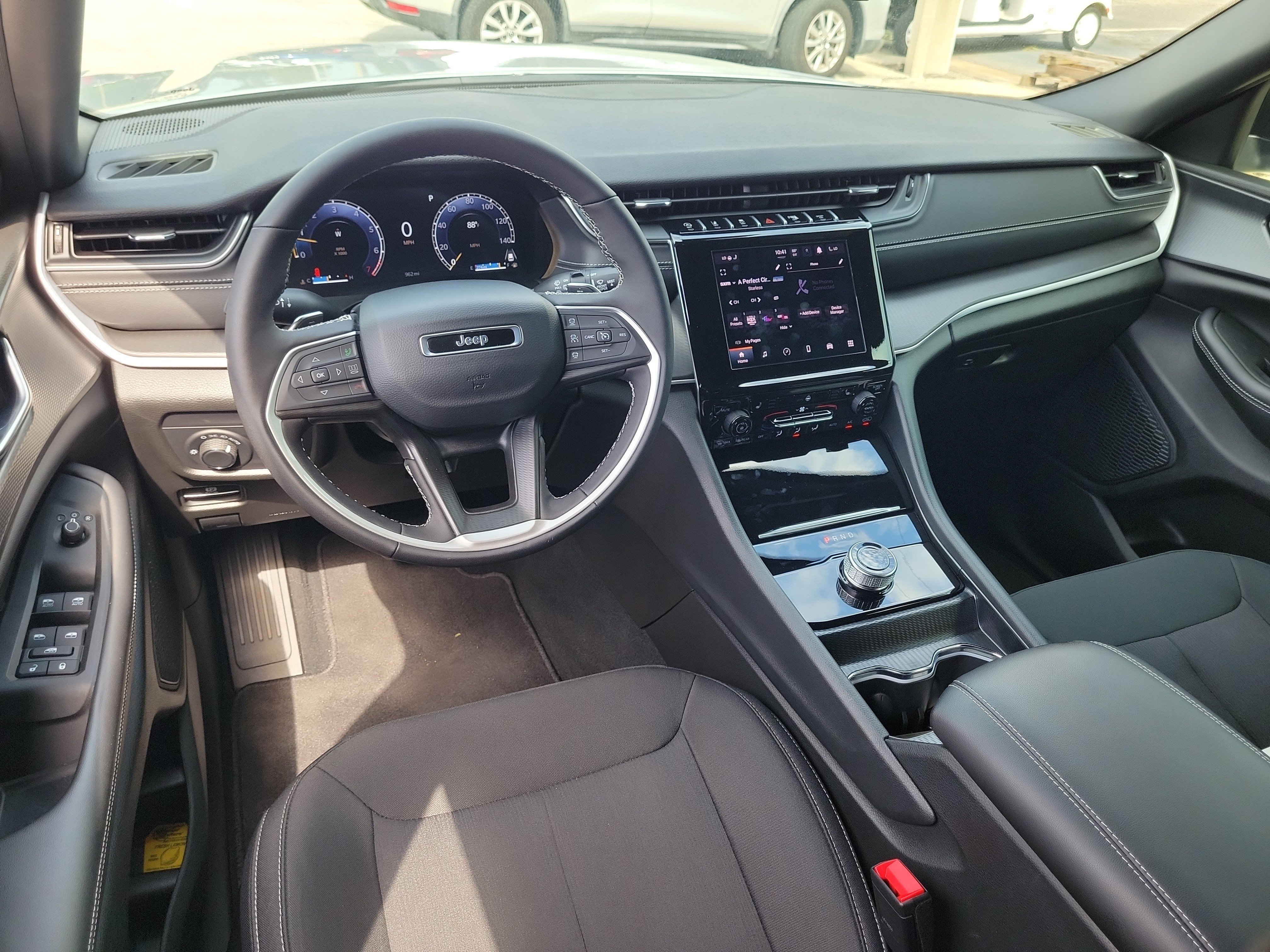 Used 2026 Jeep Grand Cherokee L 2WD image 18