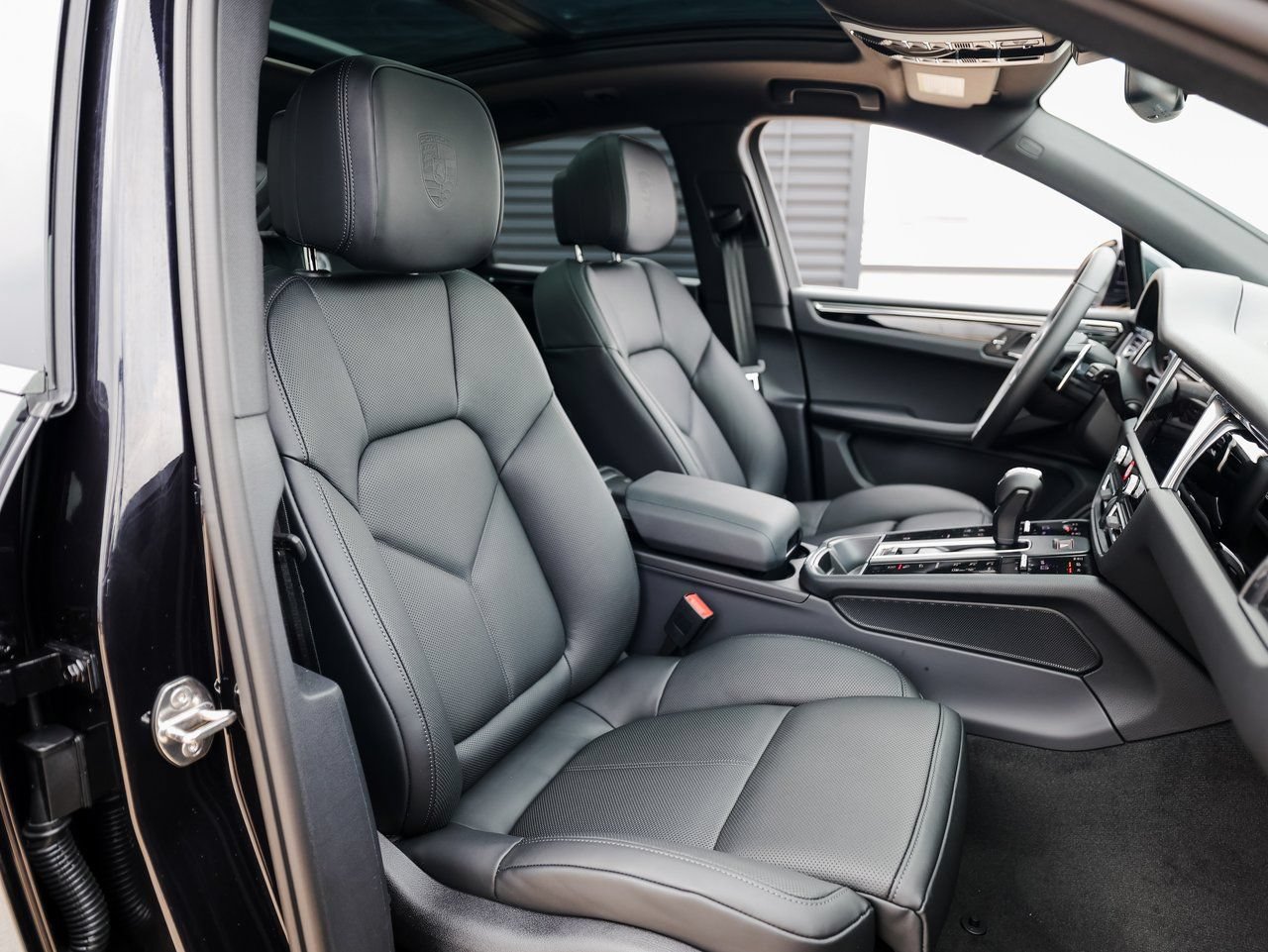 Certified 2026 Porsche Macan AWD/4WD image 28