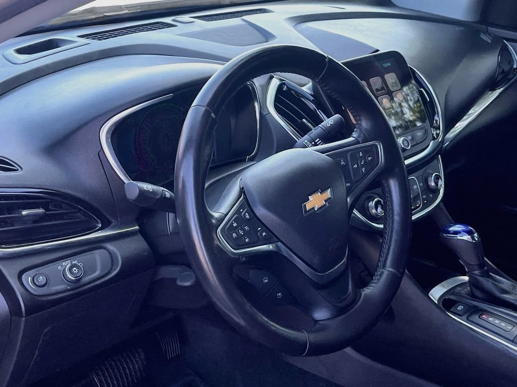 Used 2018 Chevrolet Volt Premier w/ Driver Confidence Package FWD image 9