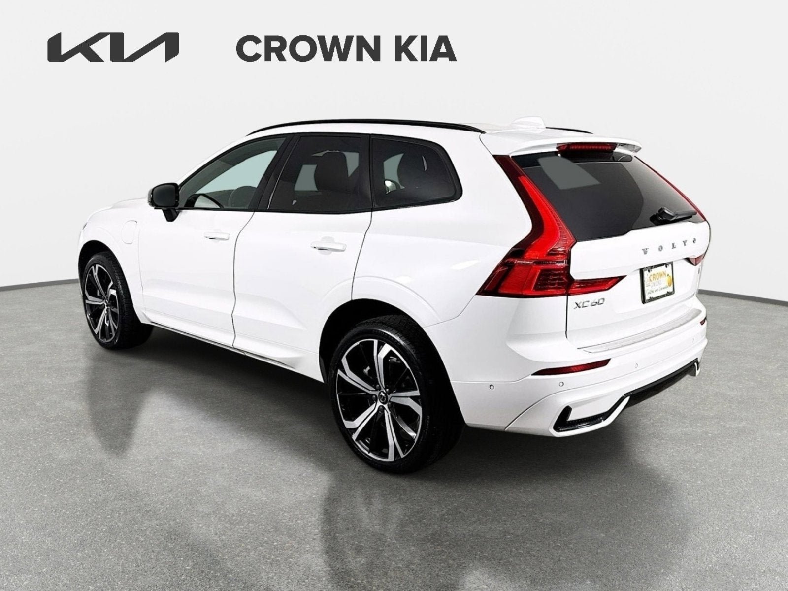 Used 2022 Volvo XC60 T8 R-Design w/ Advanced Package AWD/4WD image 8