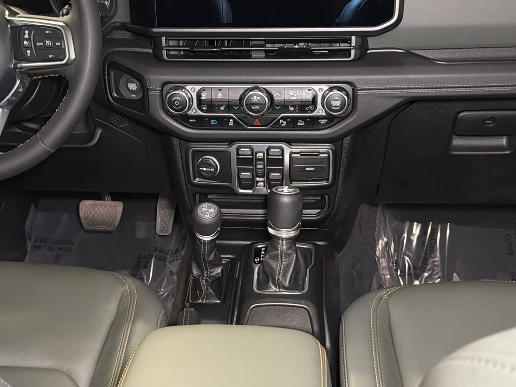 Used 2024 Jeep Wrangler High Altitude AWD/4WD image 18