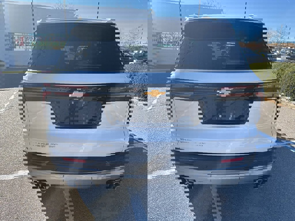 Certified 2025 Chevrolet Traverse LT image 4