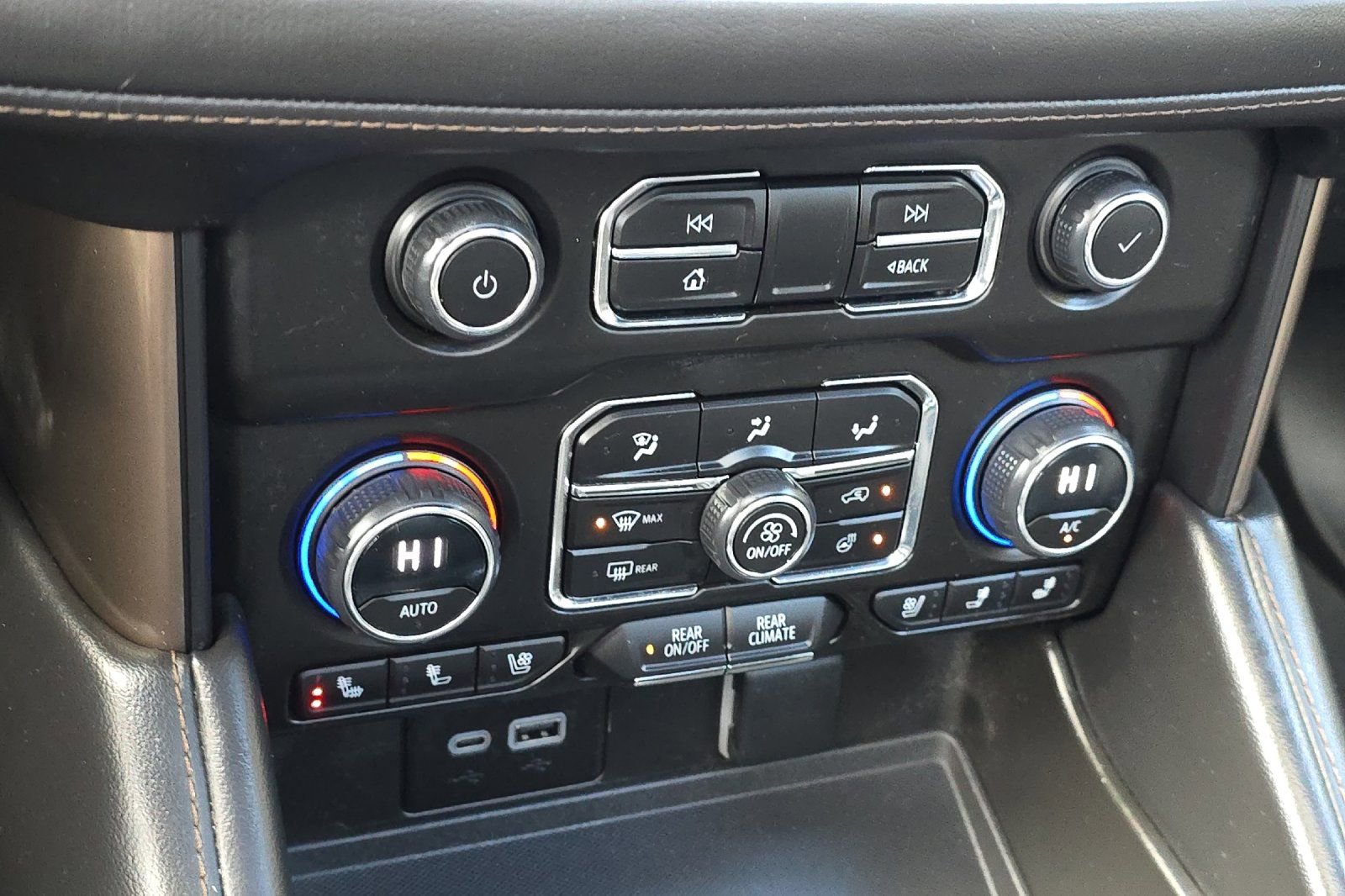 Used 2023 Chevrolet Suburban High Country w/ Advanced Technology Package AWD/4WD image 23