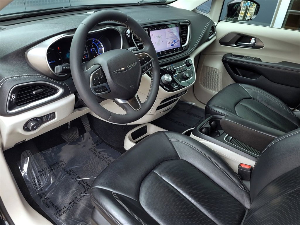 Used 2022 Chrysler Pacifica Touring-L image 9
