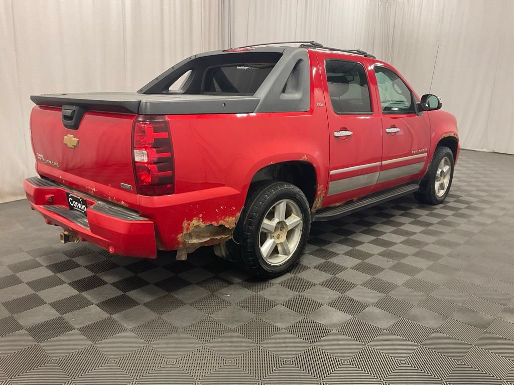 Used 2012 Chevrolet Avalanche LTZ AWD/4WD image 2