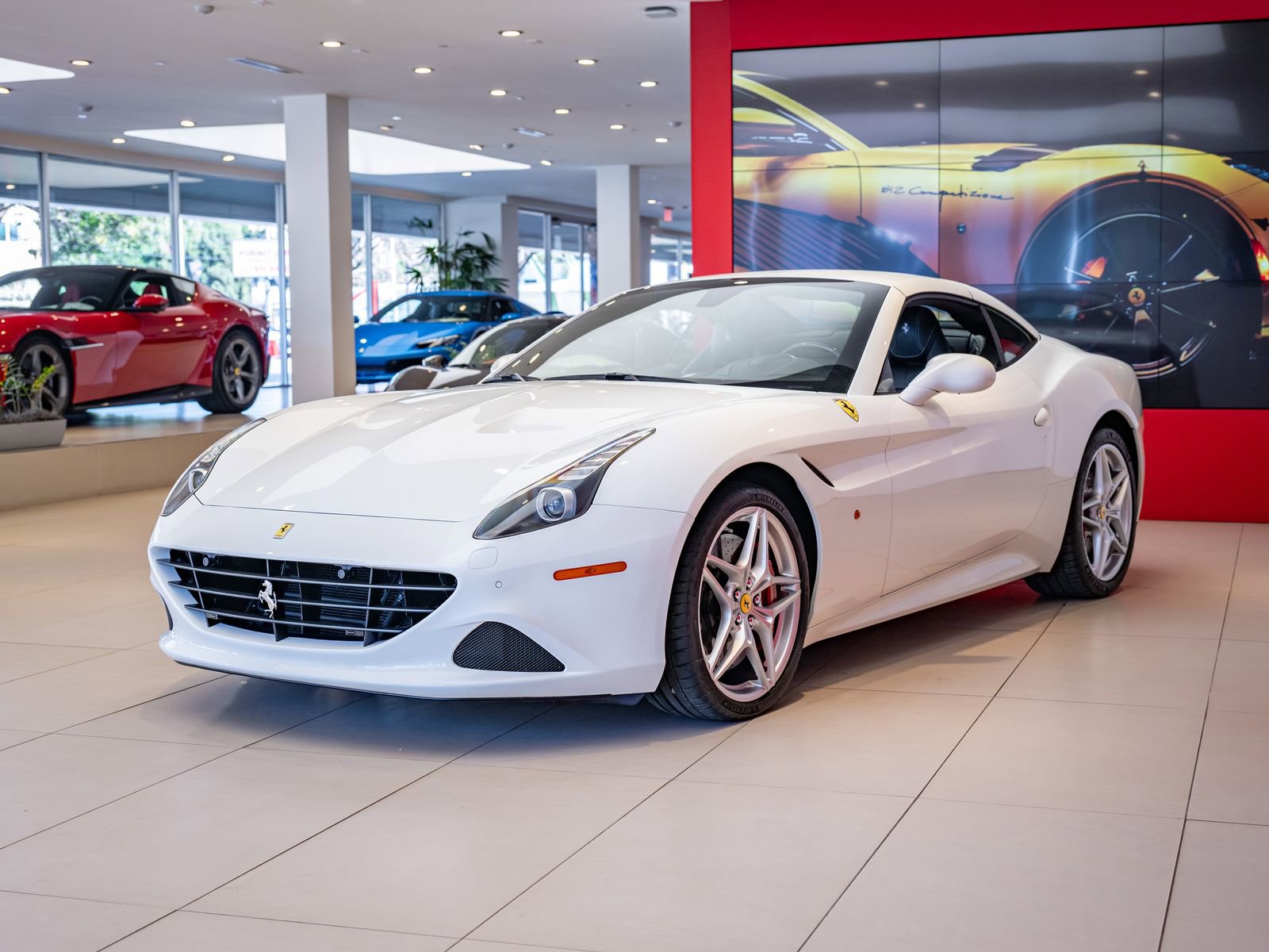 Used 2016 Ferrari California T image 32