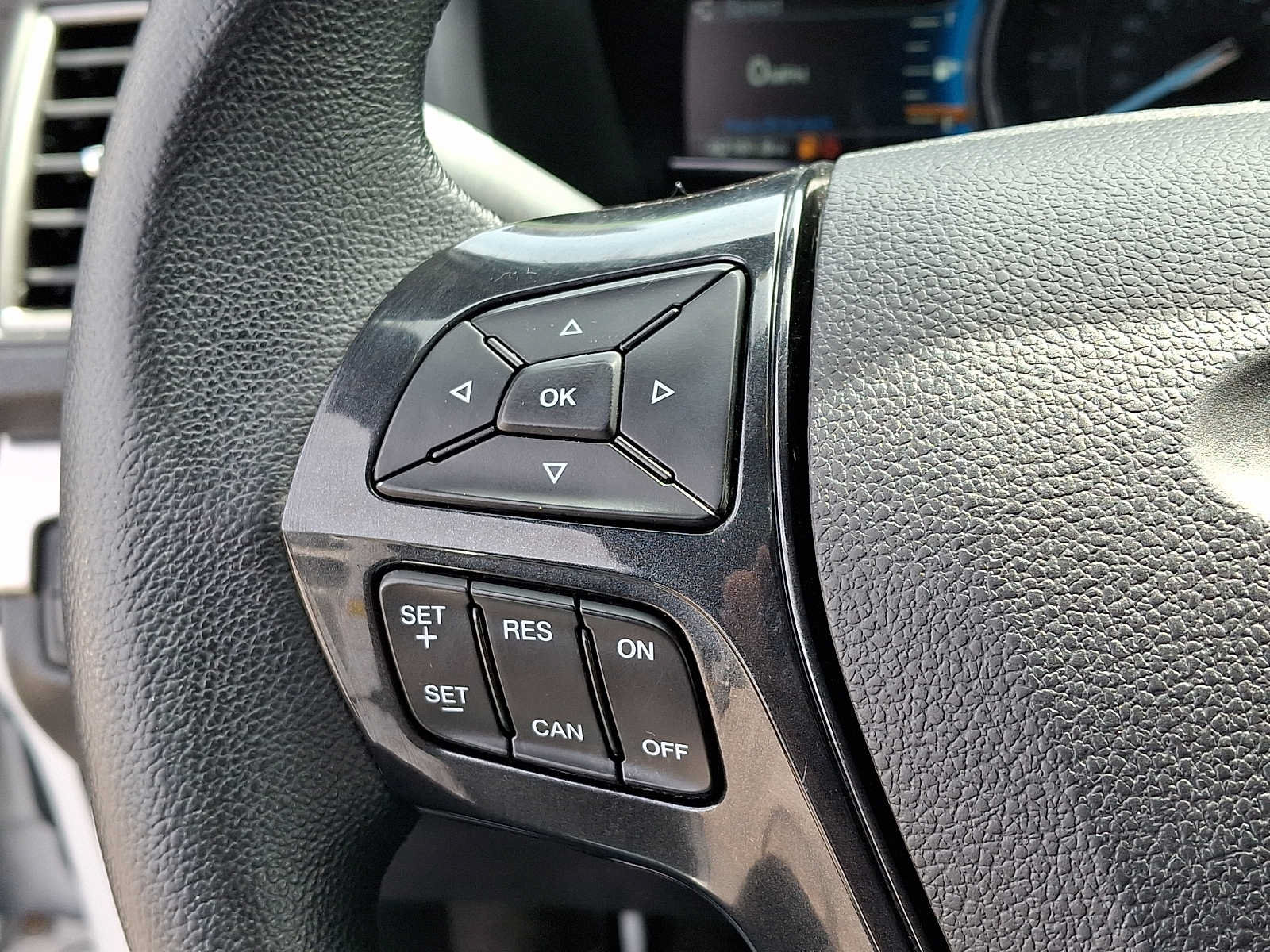 Used 2018 Ford Explorer XLT w/ Equipment Group 202A AWD/4WD image 24
