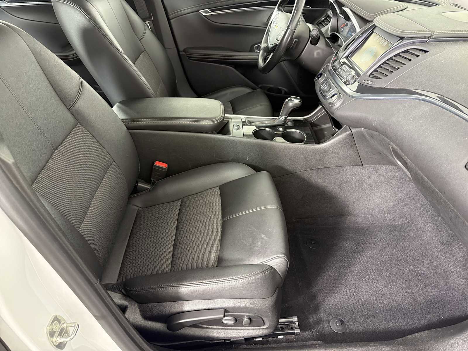 Used 2019 Chevrolet Impala LT FWD image 11