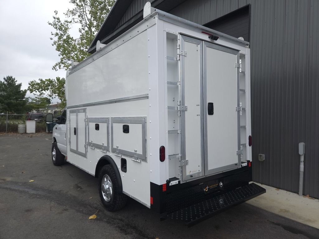 Used 2022 Ford E-350 and Econoline 350 Super Duty w/ Power Windows & Locks Group RWD image 3