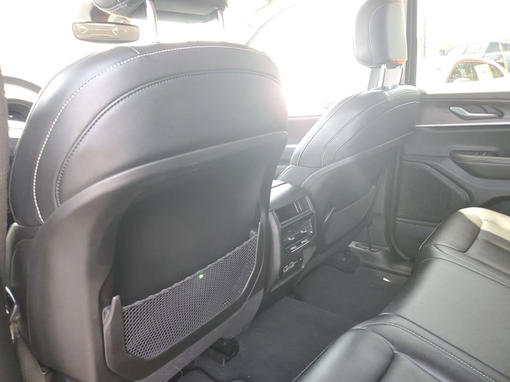 Used 2023 Jeep Grand Cherokee Limited AWD/4WD image 14