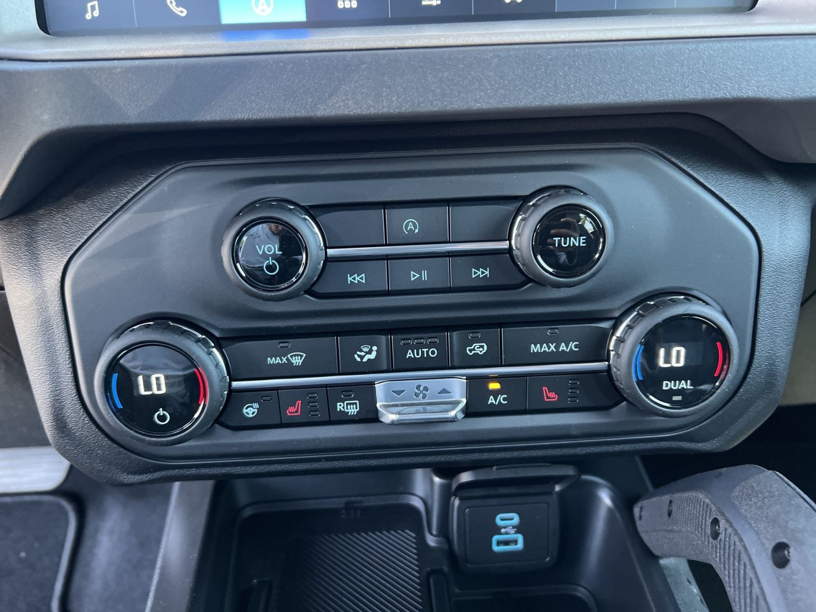 New 2025 Ford Bronco Outer Banks w/ Sasquatch Package AWD/4WD image 29