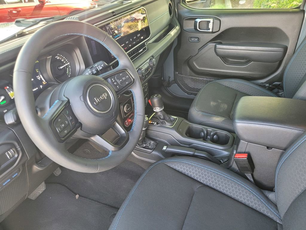 Used 2025 Jeep Wrangler Unlimited Rubicon 4xe w/ Convenience Group image 18