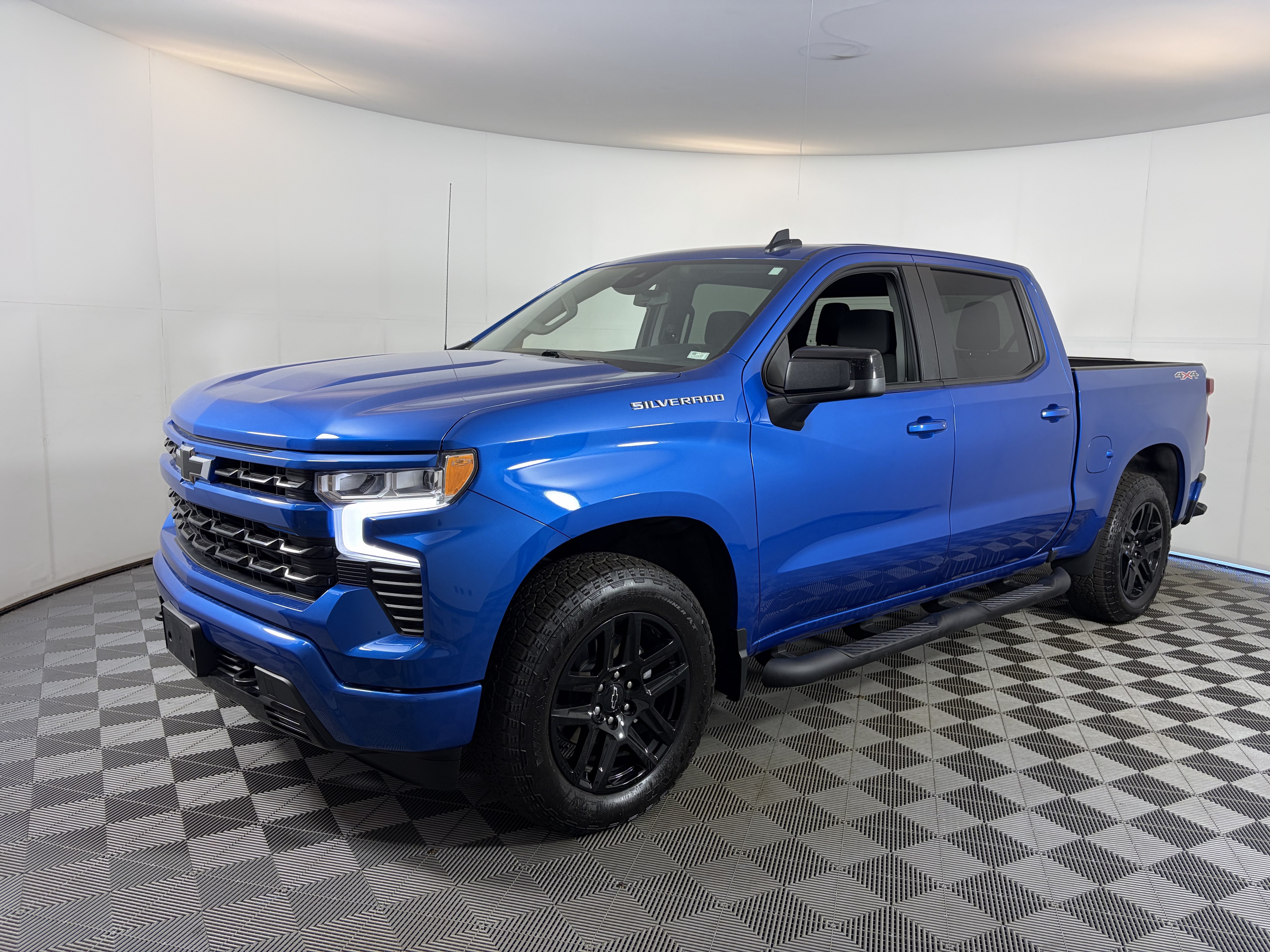 Used 2024 Chevrolet Silverado 1500 RST w/ Protection Package AWD/4WD image 2