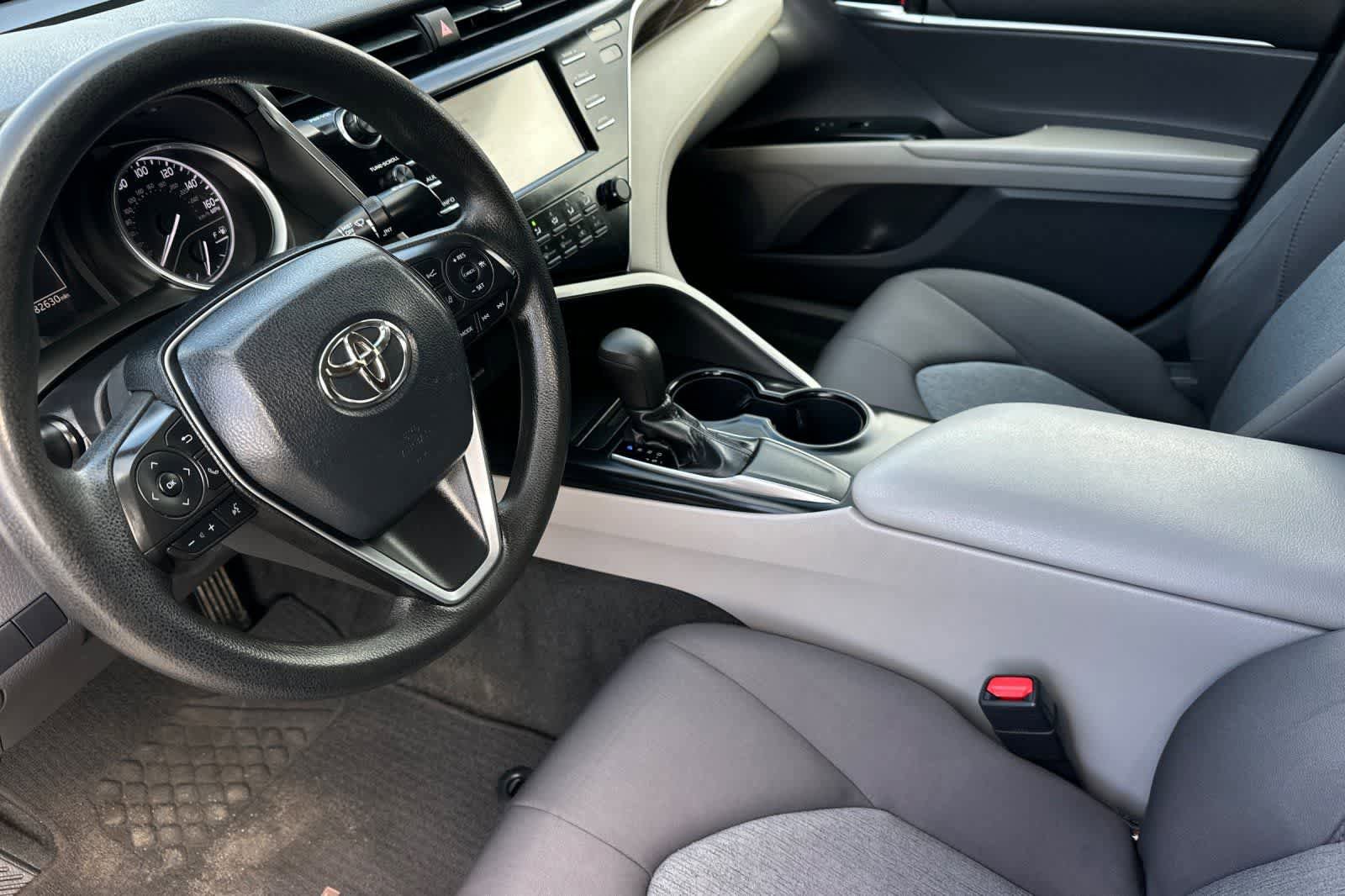 Used 2018 Toyota Camry LE FWD image 12