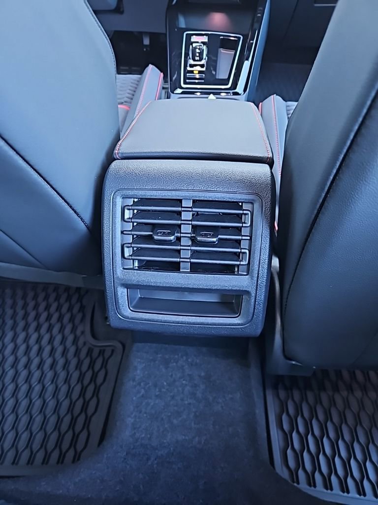 New 2026 Volkswagen GTI SE FWD image 18