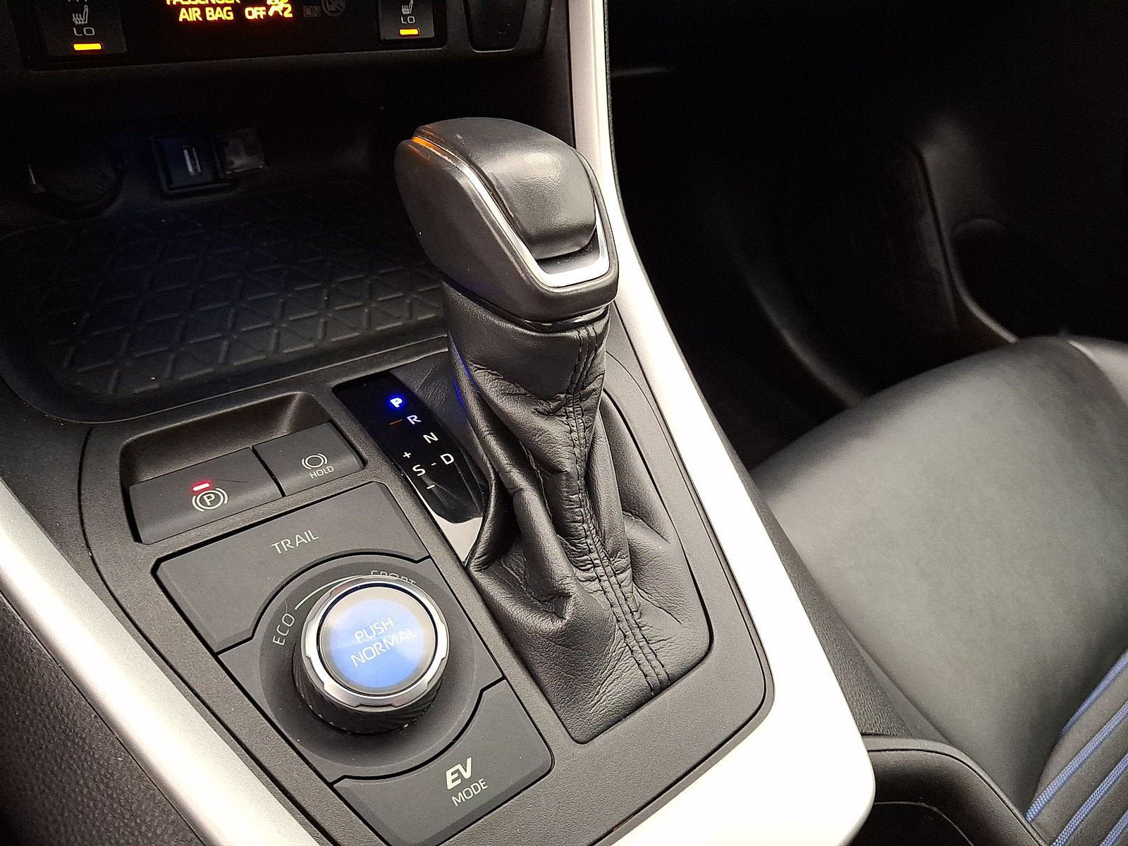 Used 2021 Toyota RAV4 XSE AWD/4WD image 4