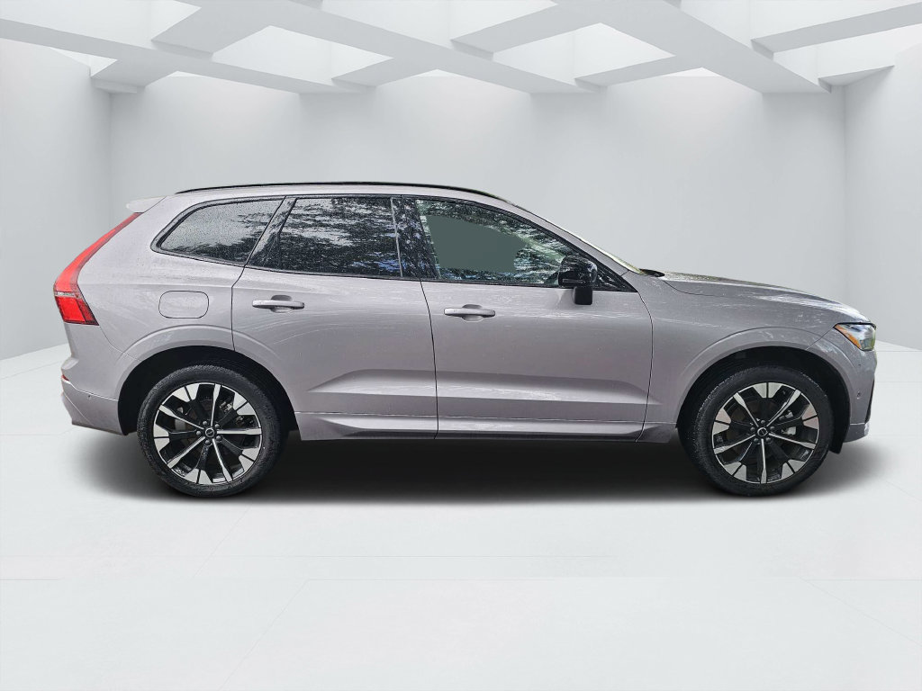 Certified 2026 Volvo XC60 B5 Plus AWD/4WD image 2