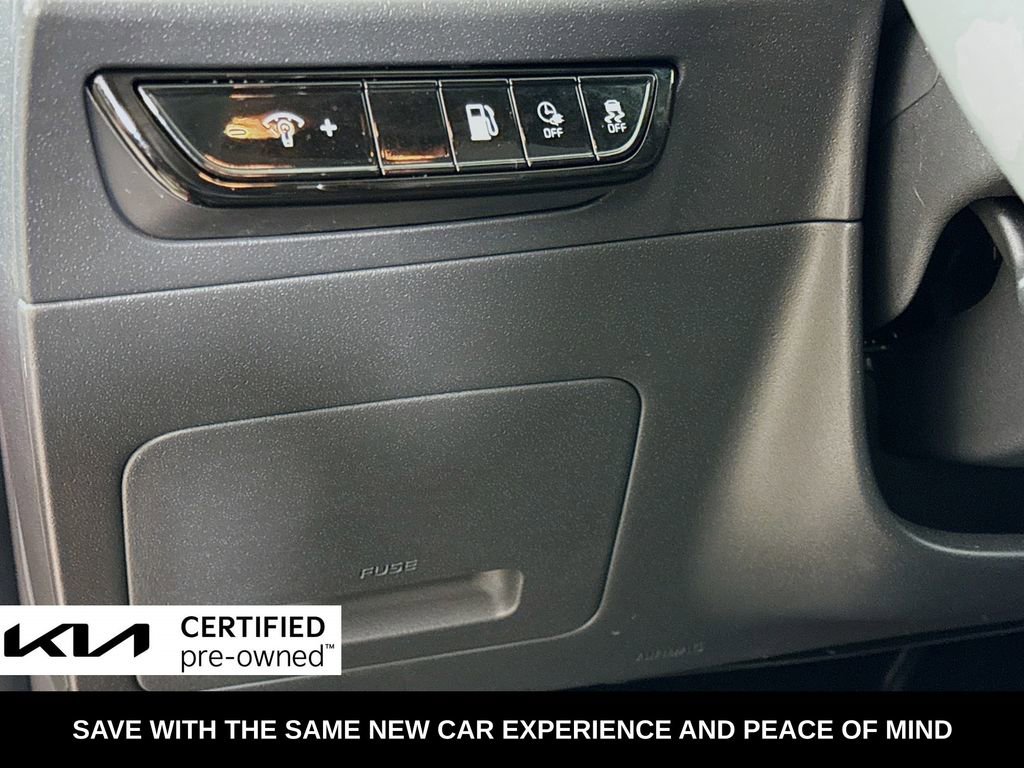 Certified 2025 Kia Niro LX image 12