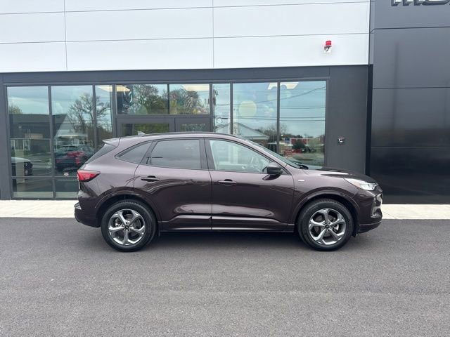 Used 2023 Ford Escape ST-Line w/ Tech Pack #1 AWD/4WD image 2