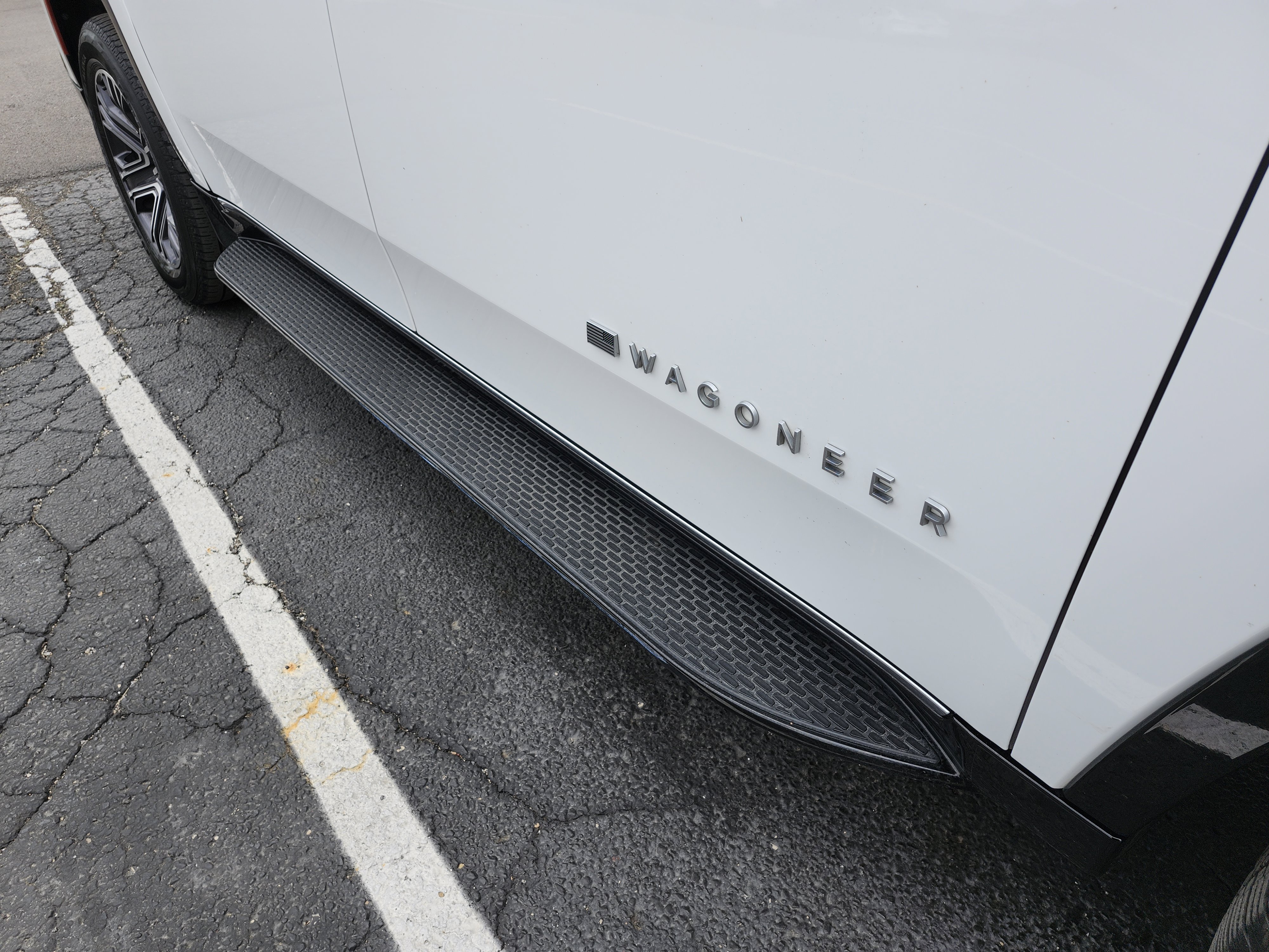 Used 2024 Jeep Wagoneer L Series II RWD image 13