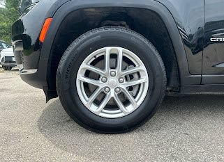 Used 2024 Jeep Grand Cherokee L Laredo AWD/4WD image 11