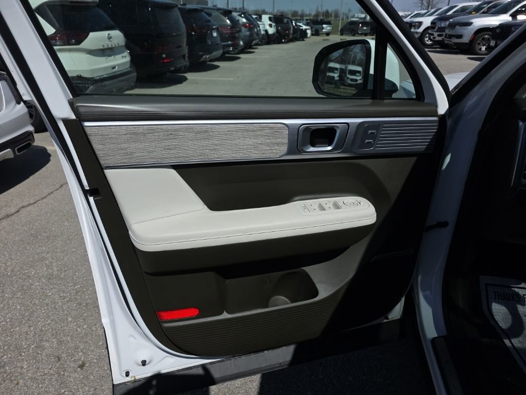 Used 2025 Hyundai Santa Fe Calligraphy image 9