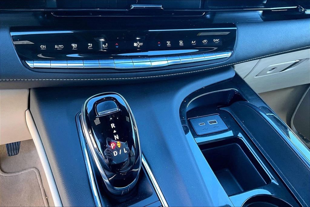 Used 2024 Cadillac Escalade Premium Luxury image 33