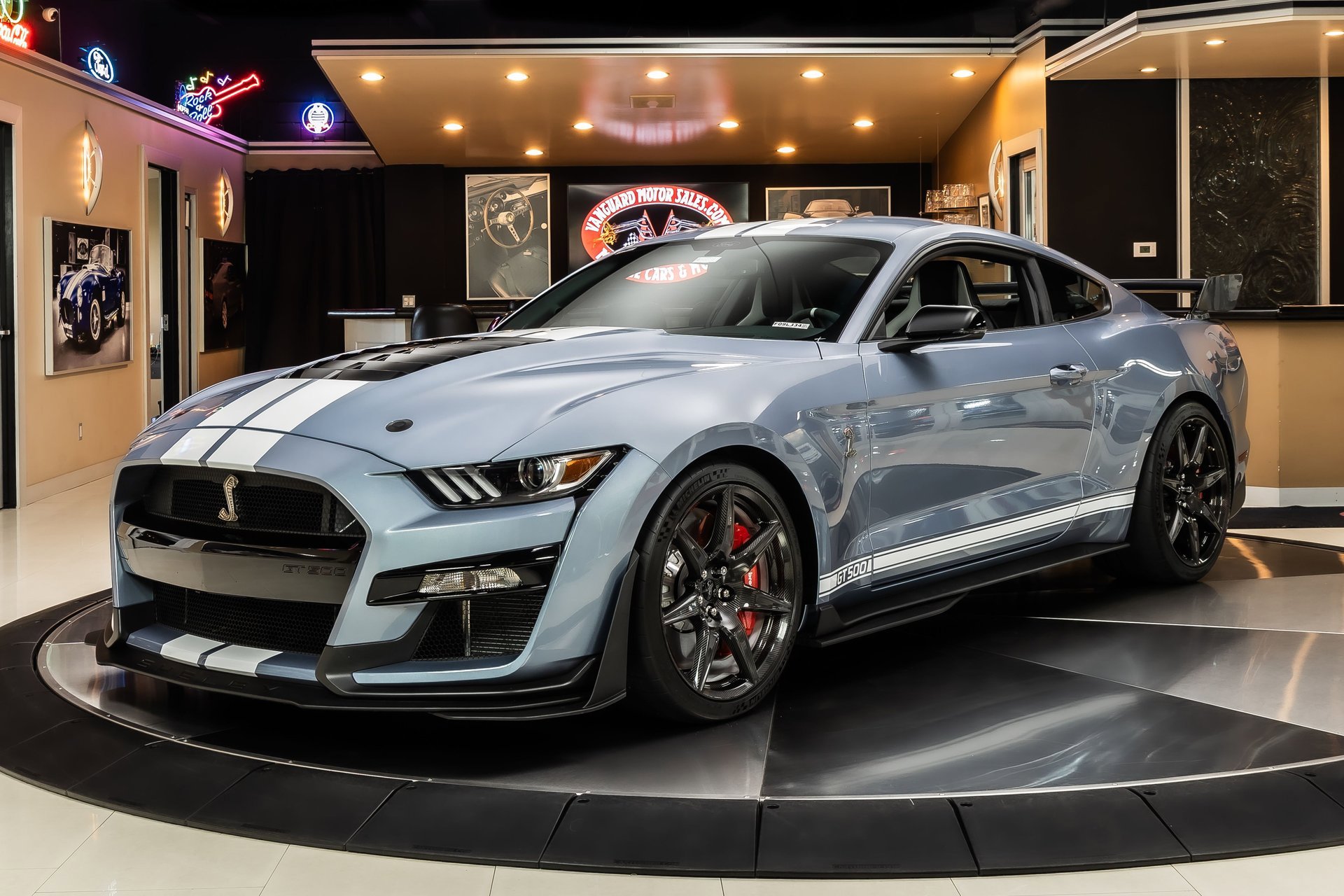 Used 2022 Ford Mustang Shelby GT500 w/ Carbon Fiber Track Pack RWD image 1