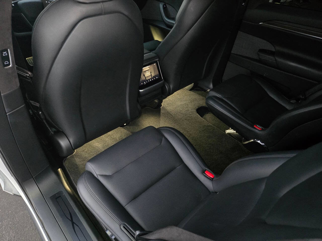 Used 2022 Tesla Model X Base AWD 4dr SUV image 21