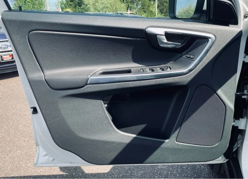 Used 2012 Volvo XC60 T6 image 17