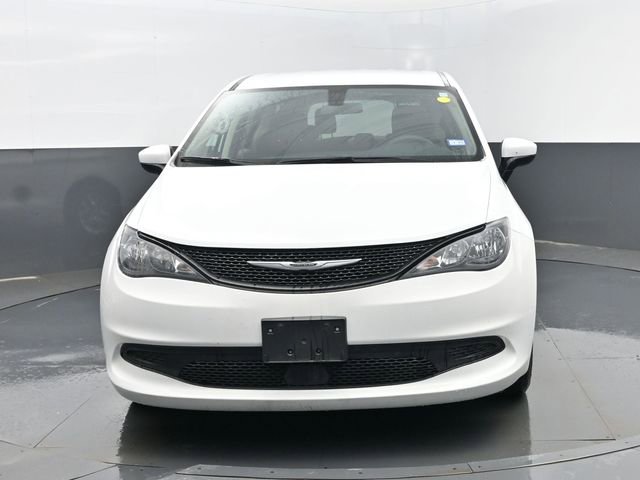 Used 2022 Chrysler Voyager LX image 25