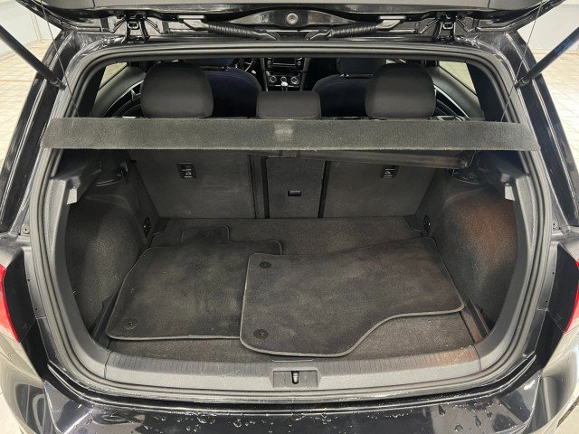 Used 2017 Volkswagen Golf S image 39