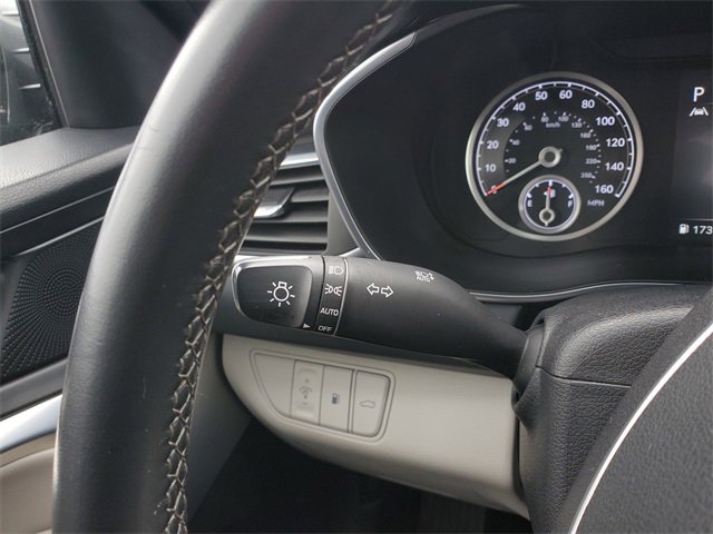 Used 2022 Genesis G70 2.0T image 13