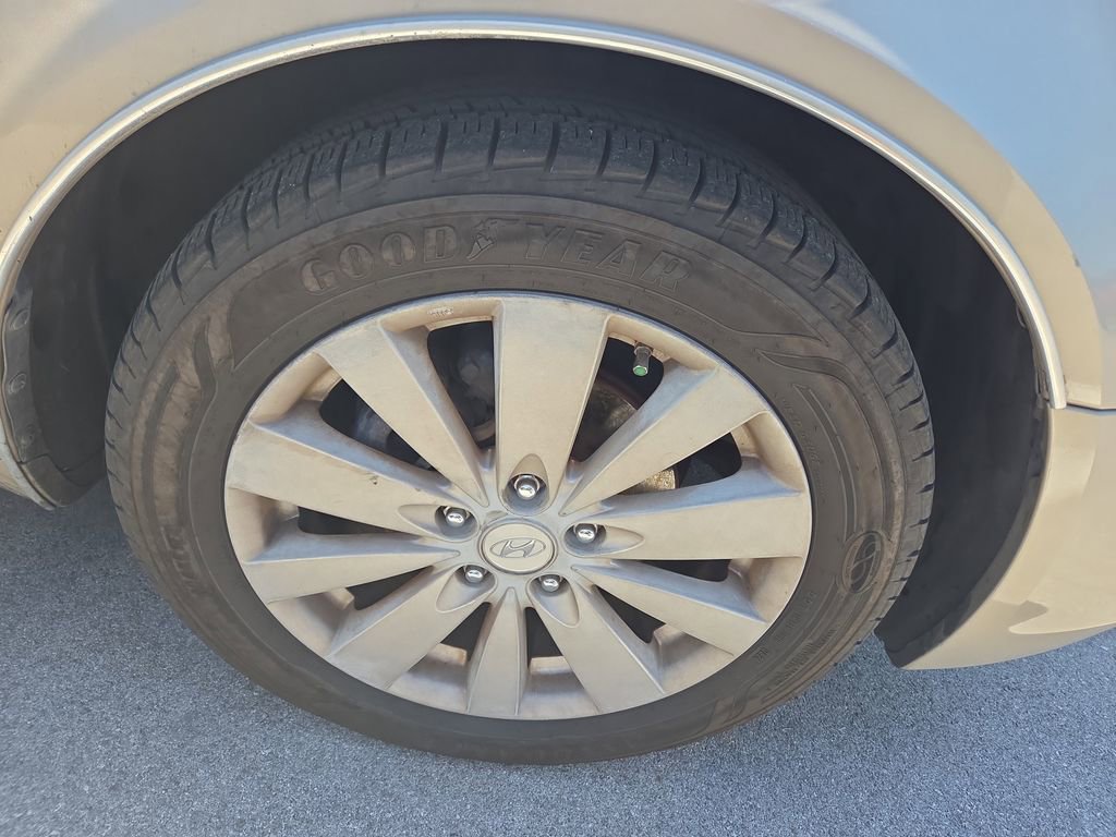 Used 2010 Hyundai Sonata Limited FWD image 2