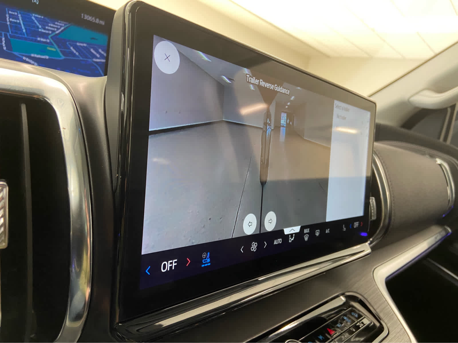 Used 2025 Ford Expedition Platinum image 42