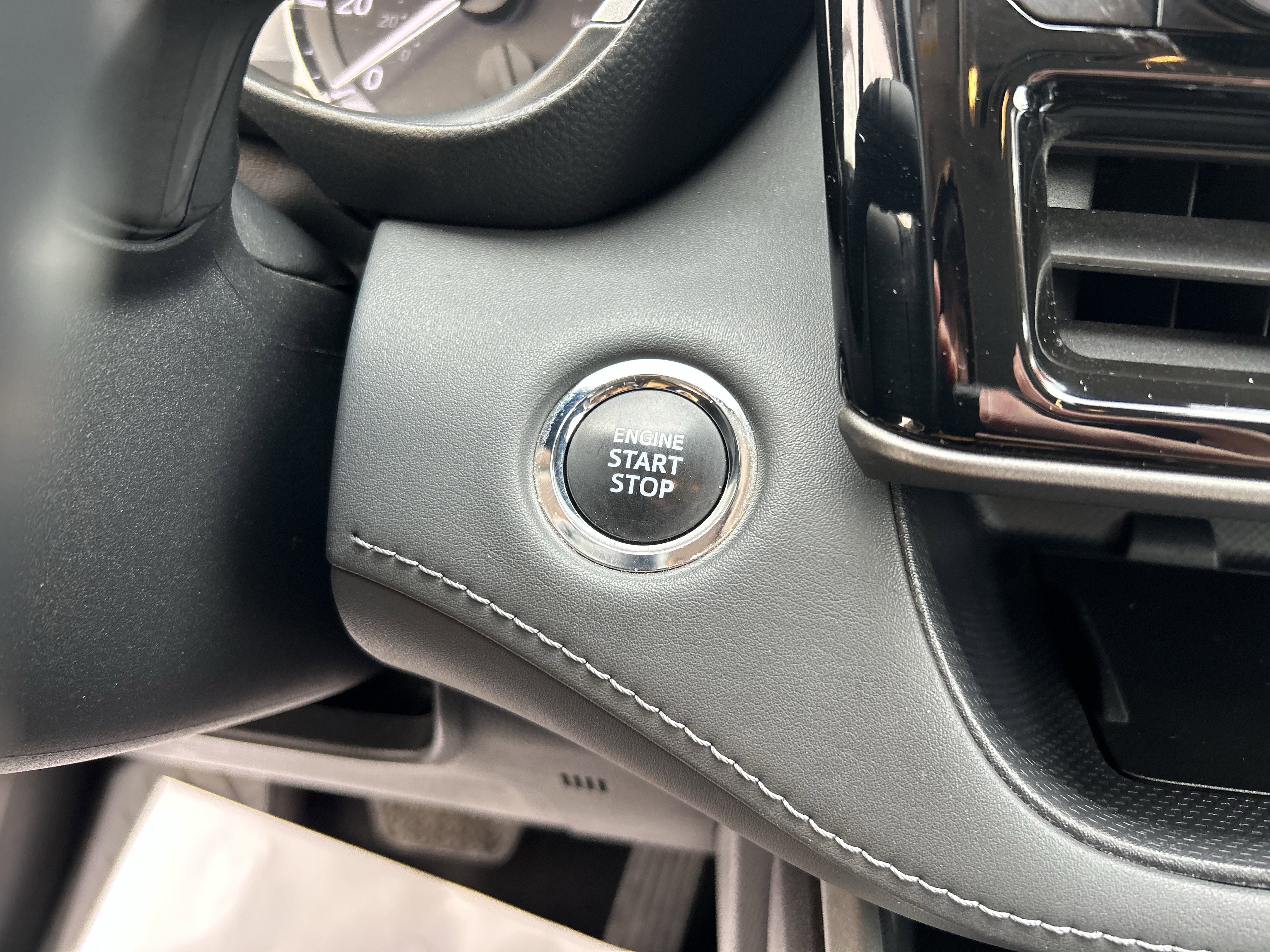 Certified 2023 Toyota Highlander XLE image 33