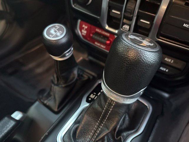 Used 2024 Jeep Wrangler Unlimited AWD/4WD image 16