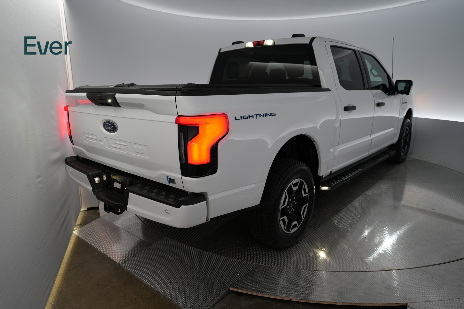 Used 2023 Ford F150 Lightning XLT AWD/4WD image 3