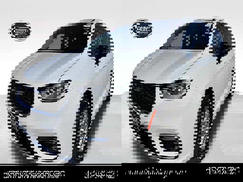 Used 2024 Chrysler Pacifica Touring-L image 1