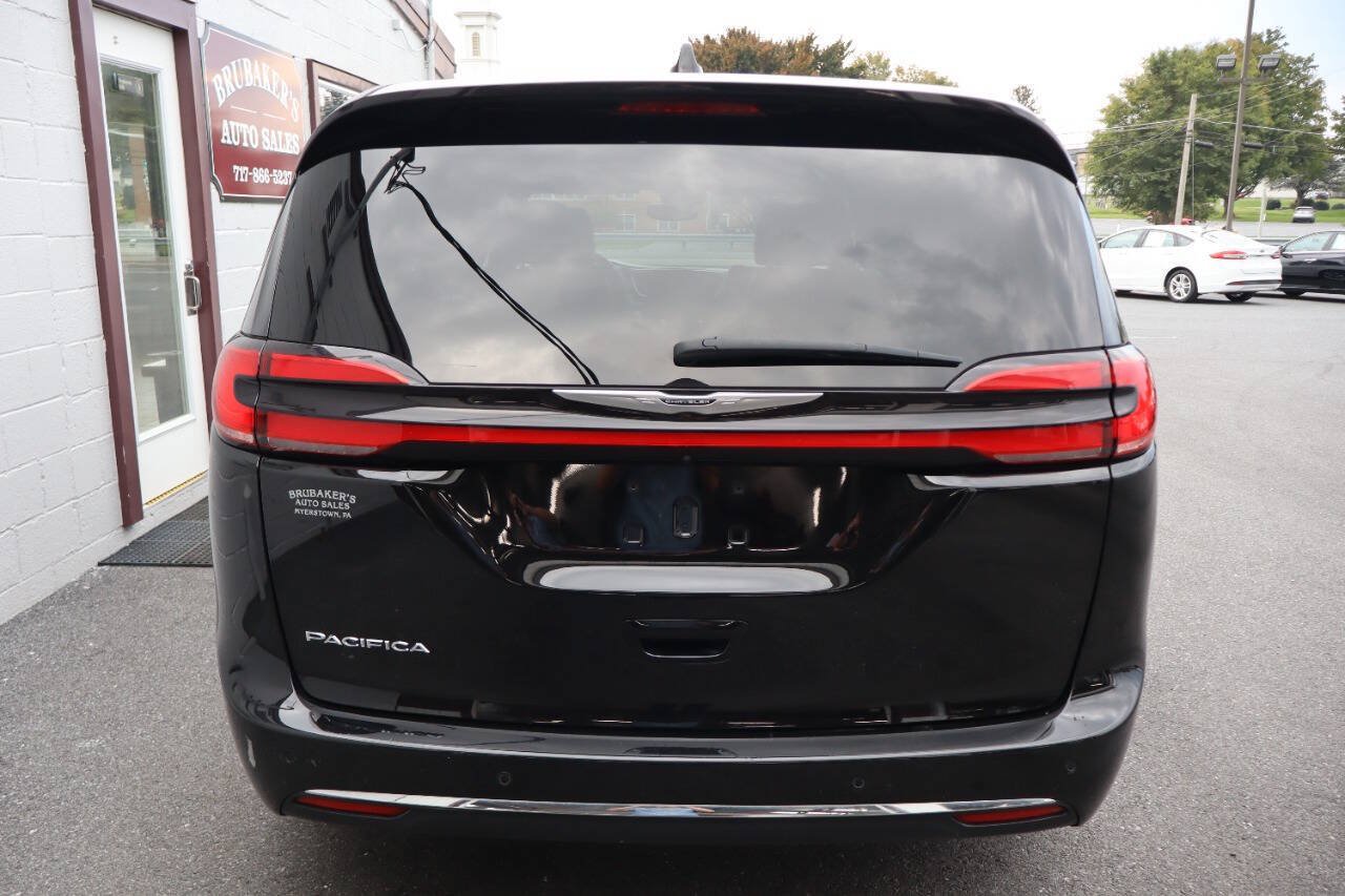 Used 2025 Chrysler Pacifica Select FWD image 3