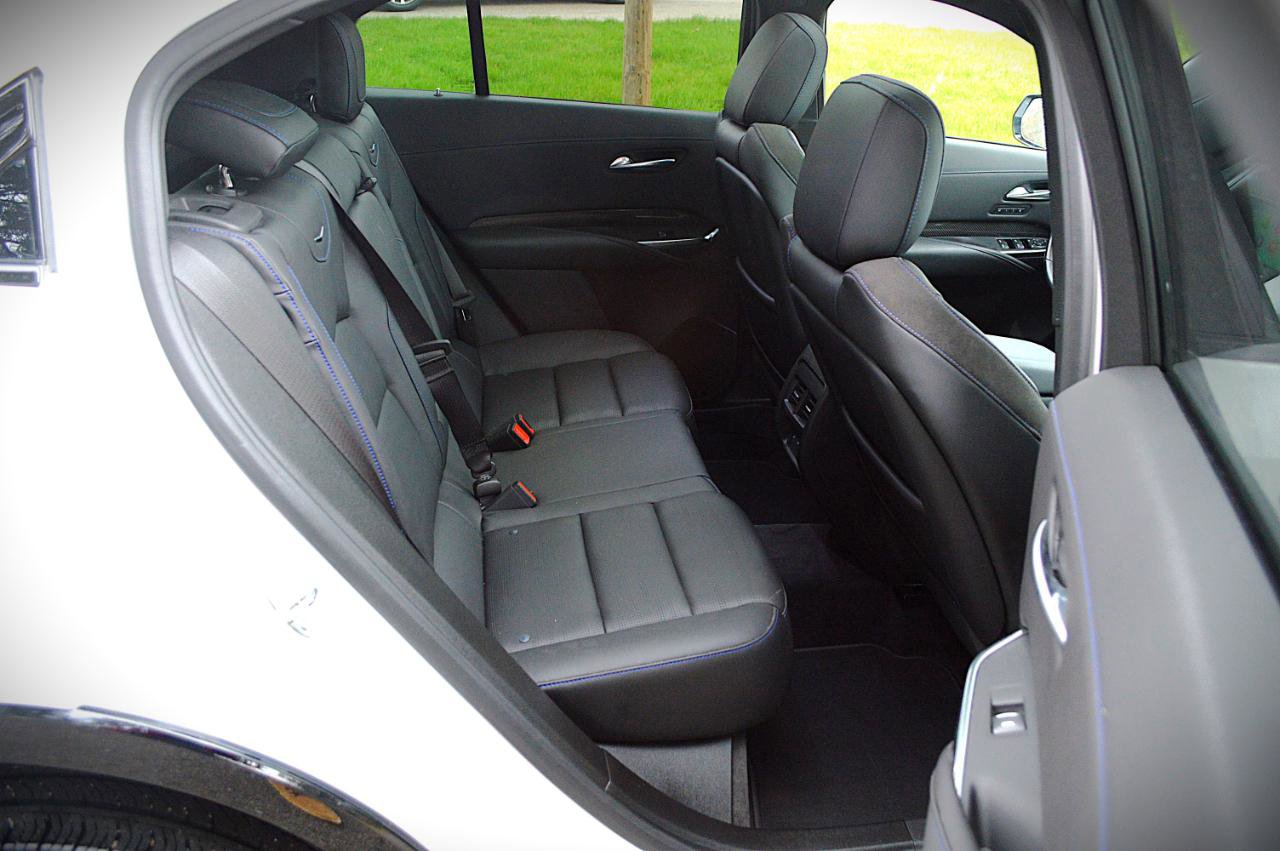 Used 2024 Cadillac XT4 Sport image 17