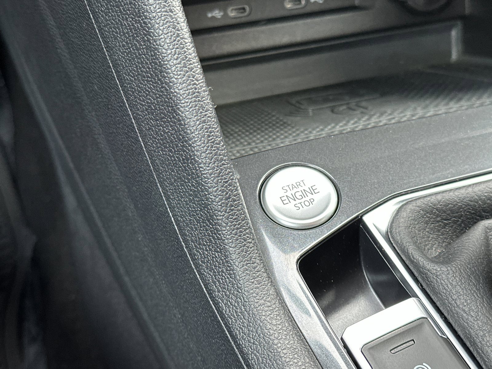 Used 2022 Volkswagen Tiguan SE image 22