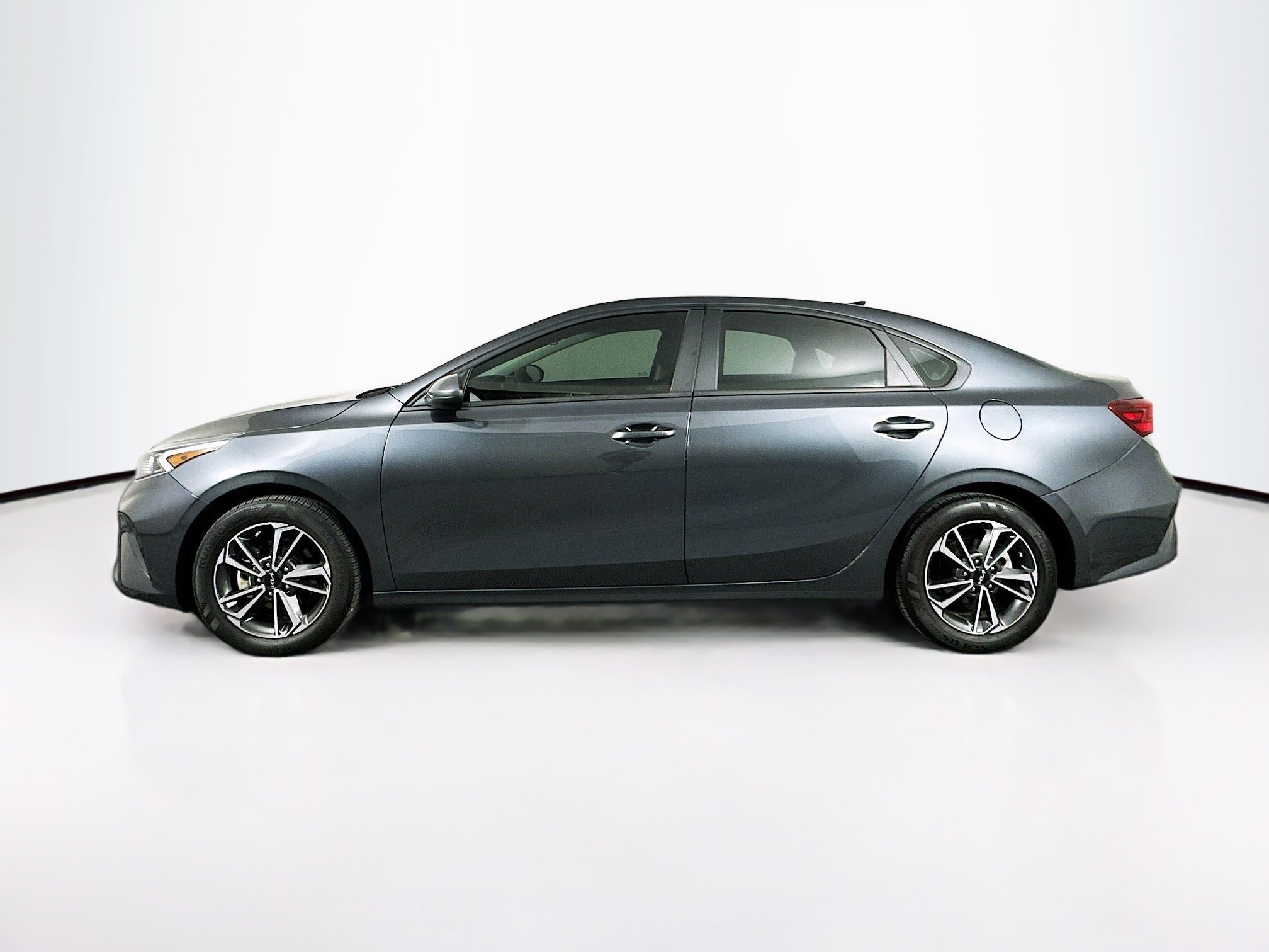 Used 2023 Kia Forte LXS image 4