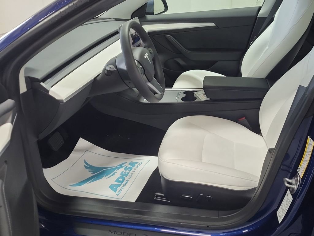 Used 2023 Tesla Model 3 Standard Range image 3