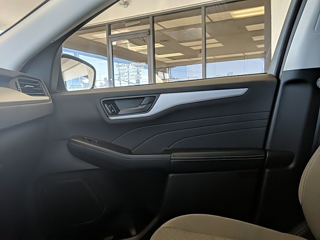 Used 2022 Ford Escape SE w/ SE Sport Appearance Package image 24