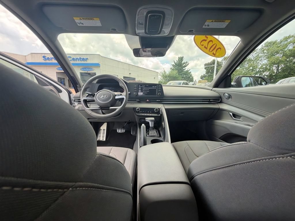 Used 2025 Hyundai Elantra Sport FWD image 29