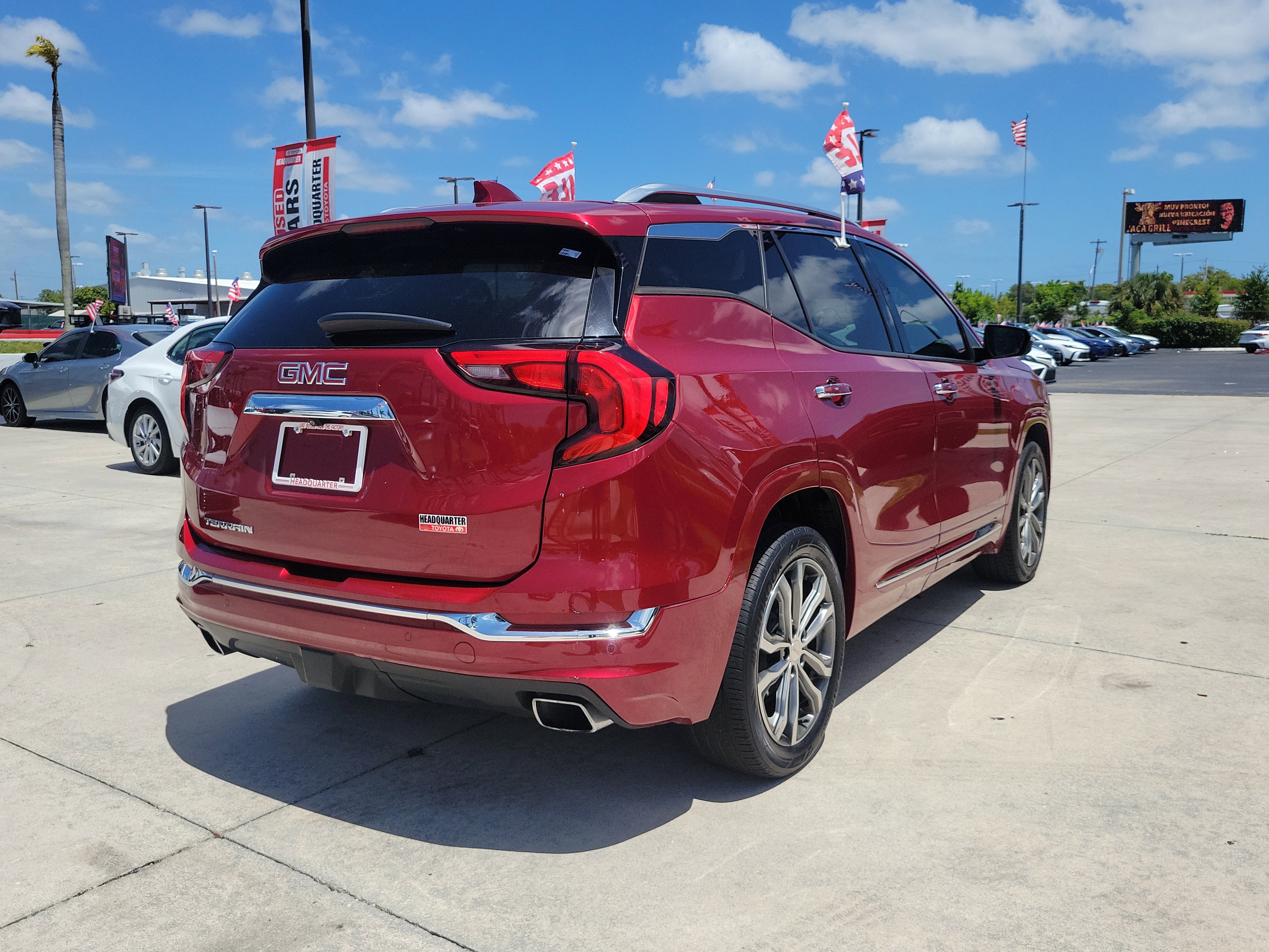 Used 2020 GMC Terrain Denali w/ Denali Premium Package FWD image 11