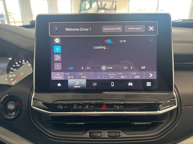 Used 2025 Jeep Compass Trailhawk AWD/4WD image 38